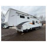 2006 CrossRoads Cross Terrain Toy Hauler 5th Wheel – Triple Axle – Generator – 2 Slide Outs