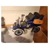 Porcelain Whisky Decanter of 1903 Cadillac Horseless Barriage Club by Amaretto