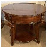 Round End Table with Curved Legs Round End Table with Curved Legs