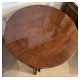 Round End Table with Curved Legs Round End Table with Curved Legs
