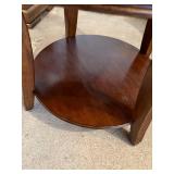 Round End Table with Curved Legs Round End Table with Curved Legs