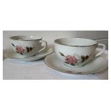 Vintage Set of 4 Cups and Saucers Vintage Set of 4 Cups and Saucers