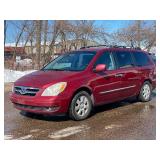 2007 HYUNDAI ENTOURAGE GLS *2 Owner | No Accidents Reported* (NO RESERVE)