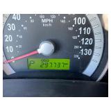 2007 HYUNDAI ENTOURAGE GLS *2 Owner | No Accidents Reported* (NO RESERVE)