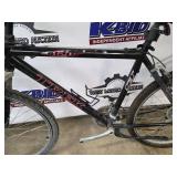 Trek 3200 Mountain Bike - Black, 21-Speed, Front Suspension, Rear Rack