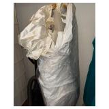 Ivory Lace Wedding Dress with Beading - Satin-Lined Gown for Brides, Vintage-Inspired