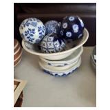 Blue & White Chinese Porcelain Ginger Jars with Lids - Made in China - Floral Pattern (Set of 4)