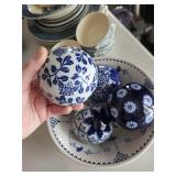 Blue & White Chinese Porcelain Ginger Jars with Lids - Made in China - Floral Pattern (Set of 4)