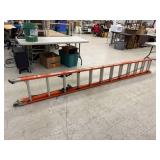 Louisville 24' Fiberglass Extension Ladder - Damage to Base Louisville 24' Fiberglass Extension Ladder - Damage to Base