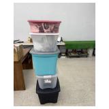 5 Totes with Lids 5 Totes with Lids
