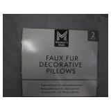 Faux fur decorative pillow set... Faux fur decorative pillow set...
