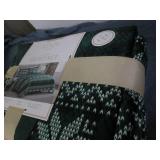 Lenox 3 piece quilt set... Lenox 3 piece quilt set...