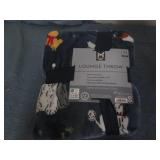 Plush lounge throw... Plush lounge throw...