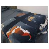 Plush lounge throw... Plush lounge throw...