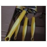 4 Swiffer 6' extendable dusters... 4 Swiffer 6' extendable dusters...