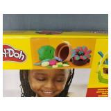 Play-Doh Blooming Flowers Set - Ages 3 and up - Brand New