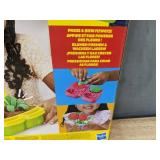 Play-Doh Blooming Flowers Set - Ages 3 and up - Brand New