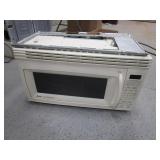 Amana Radorange Above Stove Microwave w/Exhaust Fan