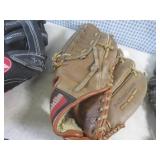 (EW3) Assorted Vintage Baseball Glo...