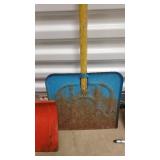 Shovels (Lot Of 4) - Mixed Snow/Yard Shovels With Wooden Handles Shovels (Lot Of 4) - Mixed Snow/Yard Shovels With Wooden Handles