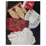 Assorted Vintage Lace Table Linens & Linen Napkins - Tablecloths & Placemats Assorted Vintage Lace Table Linens & Linen Napkins - Tablecloths & Placemats
