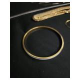 Chain Necklaces & Bracelet - Assorted Gold & Silver Styles Chain Necklaces & Bracelet - Assorted Gold & Silver Styles