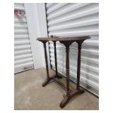 Antique Oval Side Table with Turned Legs Antique Oval Side Table with Turned Legs