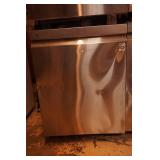 LG Dishwasher (New scratch & dent, needs power cord)