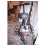 NEW Electric Scooter. w/lock & charger, extra inner tube for tire. 12' tires