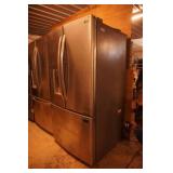 LG Stainless Steel Refrigerator & Freezer Combo. (Ice/Water) Scratch & Dent For Parts Only