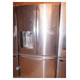 LG Stainless Steel Refrigerator & Freezer Combo. (Ice/Water) Scratch & Dent For Parts Only