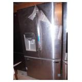 LG Stainless Steel Refrigerator & Freezer Combo. (Ice/Water) Scratch & Dent For Parts Only
