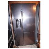 LG Stainless Steel Refrigerator & Freezer Combo. (Ice/Water) Scratch & Dent For Parts Only