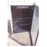 Frigidaire 17.5'x19' Beverage Center