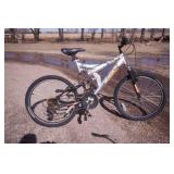 Bicycle. Mongoose. 24'