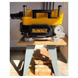DeWALT DW735 13 in Thickness Planer - 120V 15A 10,000 RPM DeWALT DW735 13 in Thickness Planer - 120V 15A 10,000 RPM