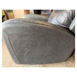 Pulaski Leather Power Glider Recliner ITM./ART. 2000233 with USB & Power Headrest Pulaski Leather Power Glider Recliner ITM./ART. 2000233 with USB & Power Headrest