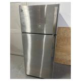 GE 16.6-cu ft Top-Freezer Refrigerator with Ice Maker (Stainless Steel) ENERGY STAR- Model # GIE17GSNRSS MSRP $1,009