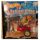 LL - Allen Iverson Figurines Pair - 1999/00 NBA Court Collection (Philadelphia 76ers) LL - Allen Iverson Figurines Pair - 1999/00 NBA Court Collection (Philadelphia 76ers)