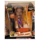 LL - Kobe Bryant Lakers Figures (Lot of 5) LL - Kobe Bryant Lakers Figures (Lot of 5)