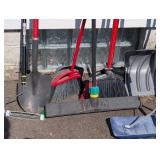 G - Yard Tools & Shovels - Assorted Garden Tools Set G - Yard Tools & Shovels - Assorted Garden Tools Set