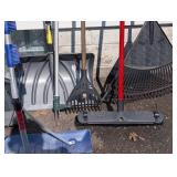 G - Yard Tools & Shovels - Assorted Garden Tools Set G - Yard Tools & Shovels - Assorted Garden Tools Set