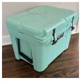 BR1 - Seafoam Green YETI Cooler with 3 YETI ICE Packs BR1 - Seafoam Green YETI Cooler with 3 YETI ICE Packs