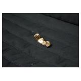 Gold teeth... Gold teeth...