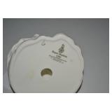 Royal Doulton porcelain lady, hairl... Royal Doulton porcelain lady, hairl...