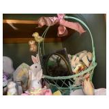 Assorted Easter decorations, some v... Assorted Easter decorations, some v...
