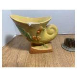 Roseville Pottery vase with flower ... Roseville Pottery vase with flower ...