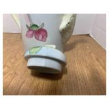 Coffee/tea pots with biscuit jar... Coffee/tea pots with biscuit jar...