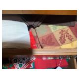 Linens, tablecloths, napkins, runne... Linens, tablecloths, napkins, runne...