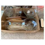 2 boxes of plastic display stands, ... 2 boxes of plastic display stands, ...